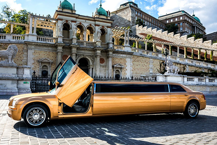 Party limuzin bérlés Budapest - Chrysler Gold limuzin
