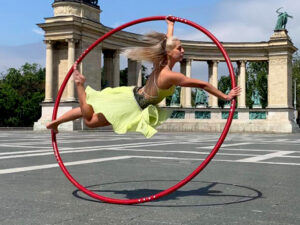 Cyr Wheel akrobata műsor rendelés